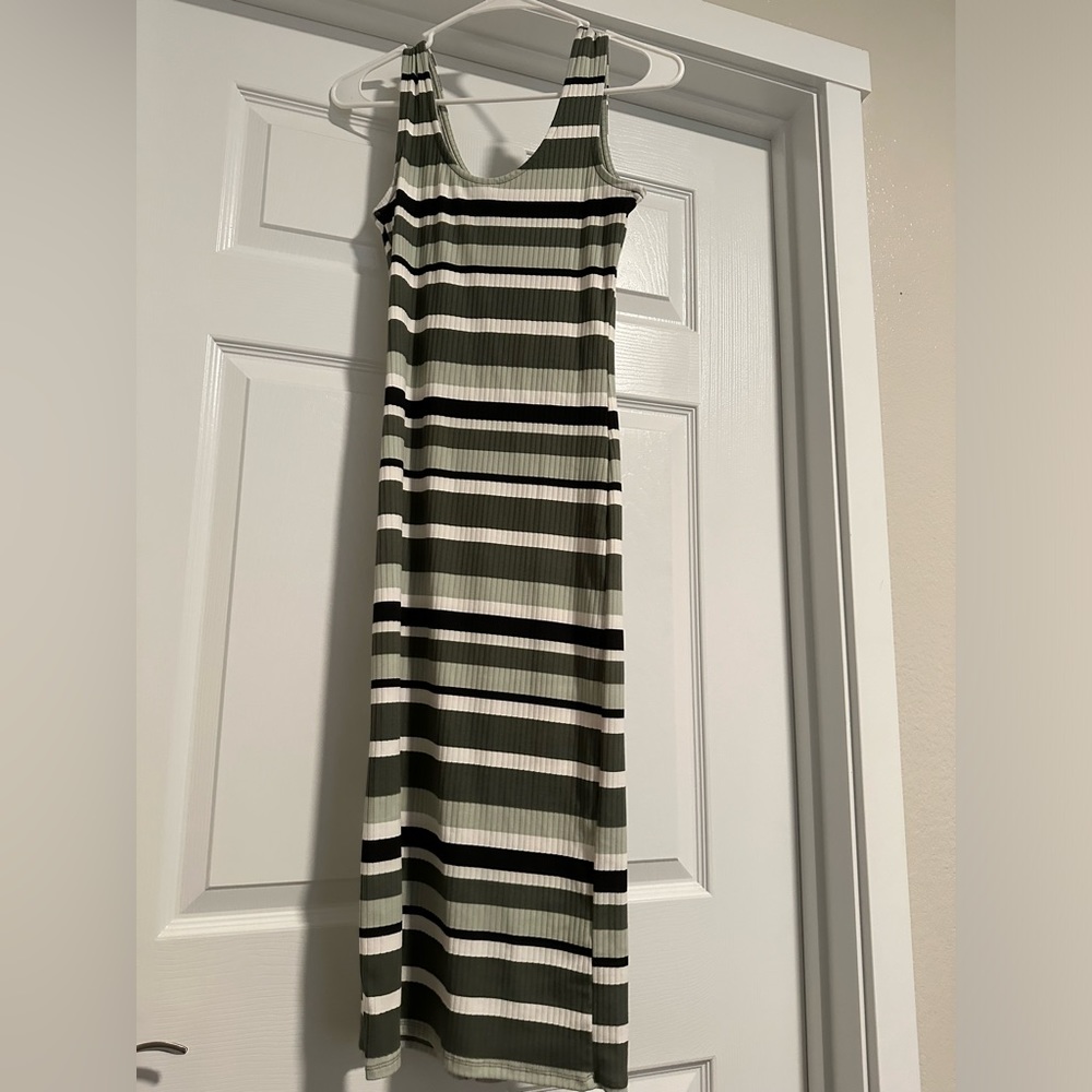 Small Maxi Dress - Picture 2 of 3